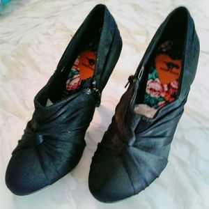 Black Rauched SATIN "Rocket Dog" heels NWObox